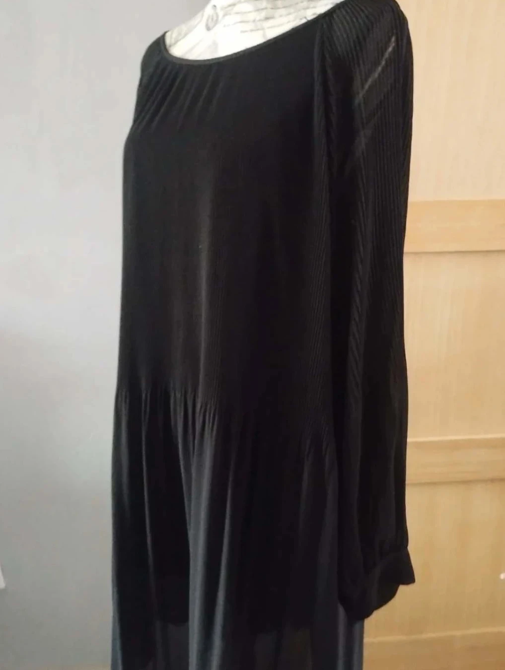 Robe noire épaules dénudées, Piment rouge,T40